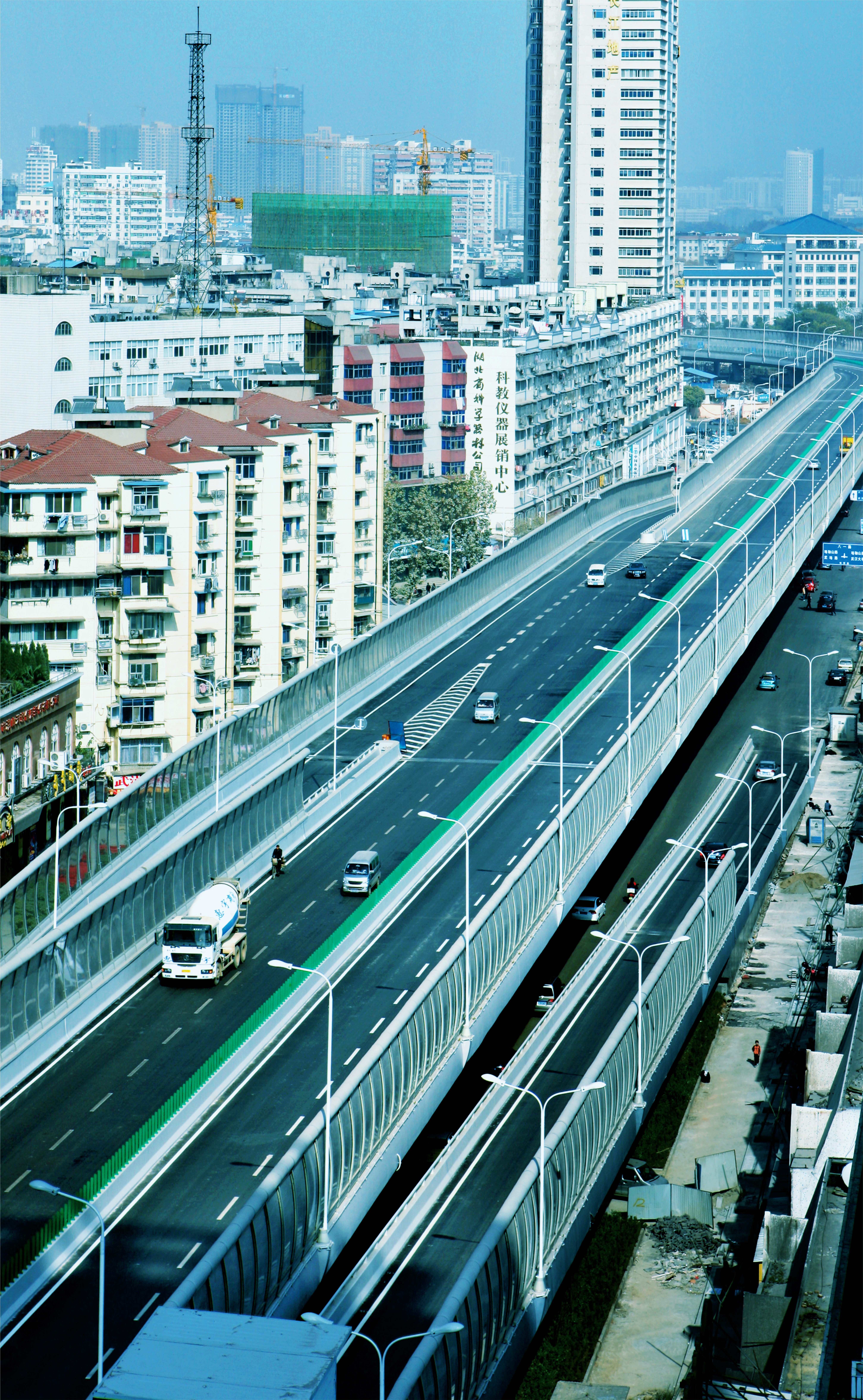 武汉市二环线（武珞路——八一路）高架桥工程（中国市政金杯示范工程）.jpg