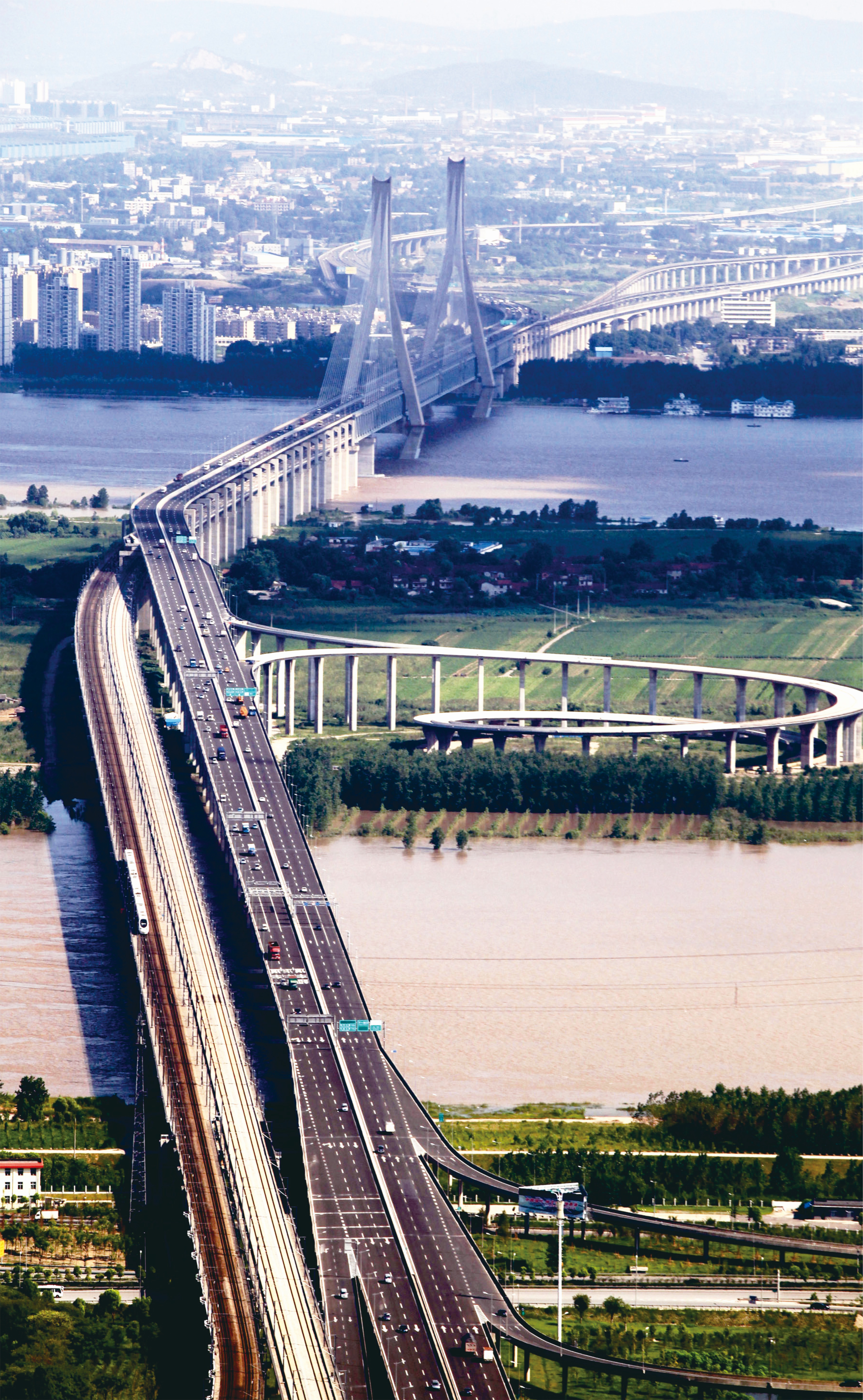 武汉天兴洲大桥引线桥工程（中国市政金杯示范工程）（2）.jpg